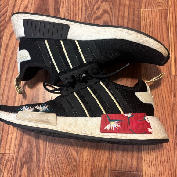 Adidas NMD R1 Sneakers - Picture 1 of 3